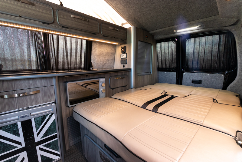 VW Transporter T5.1 130bhp SWB Sportline - Bed