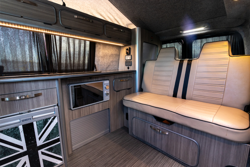 VW Transporter T5.1 130bhp SWB Sportline - Interior