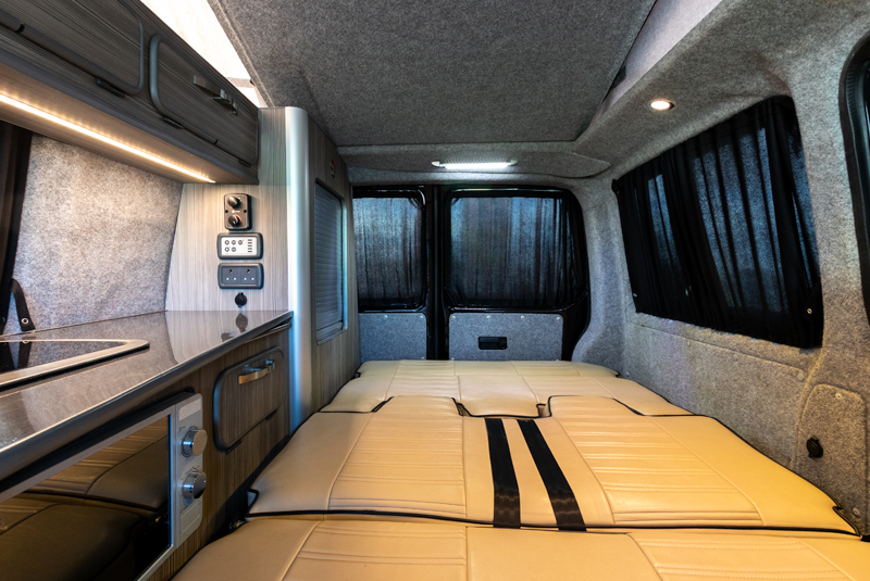 VW Transporter T5.1 130bhp SWB Sportline - Looking Through