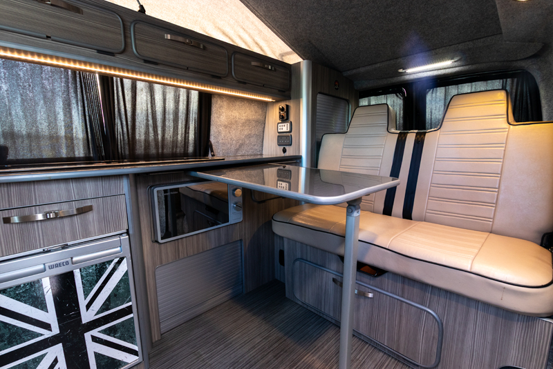 VW Transporter T5.1 130bhp SWB Sportline - Table