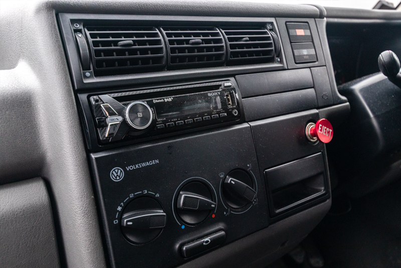 VW Transporter T4 84bhp SWB Camper - Media Player