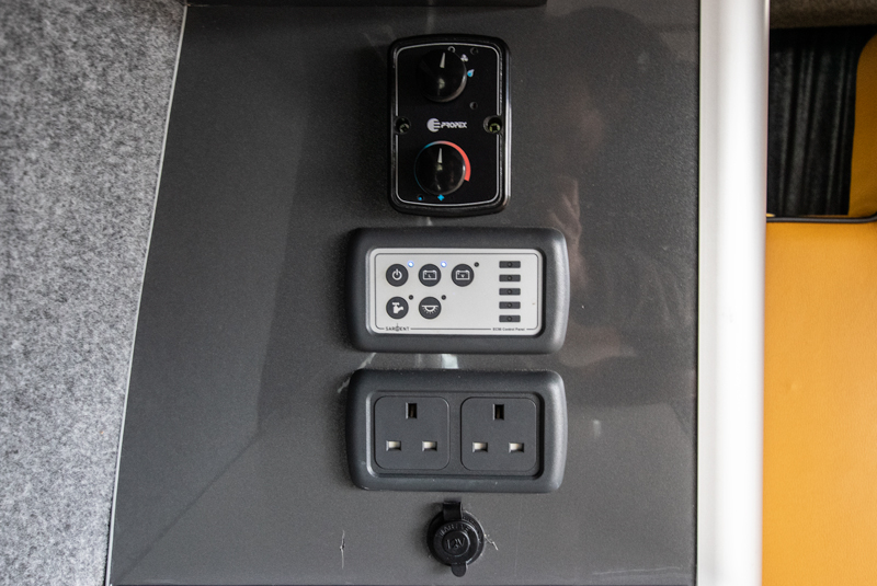 VW Transporter T5.1 140bhp SWB Autohaus Sportline - Electronics