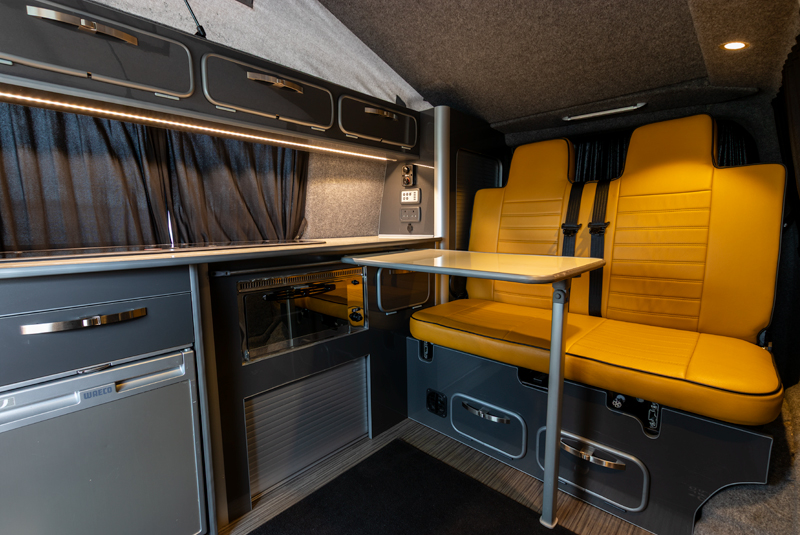 VW Transporter T5.1 140bhp SWB Autohaus Sportline - Table