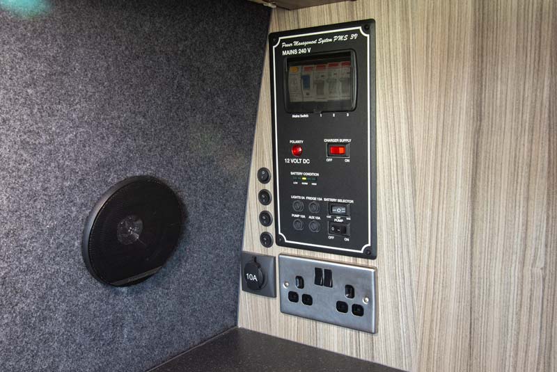 VW Transporter T6 140bhp Sportline Camper - Electronics