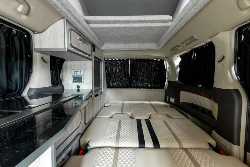Alphard Camper - Looking Through