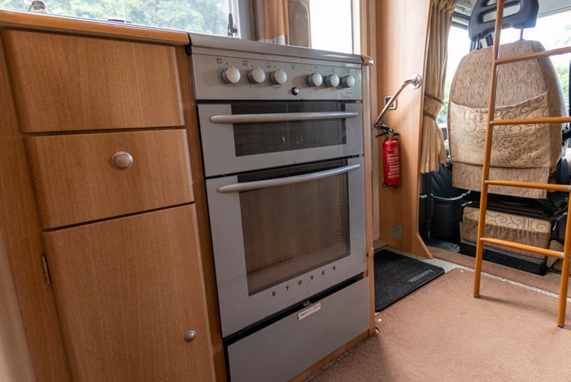 Autocruise Starlight Cab Over Sleeper - Oven