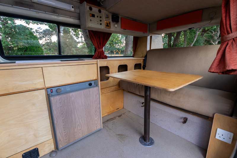 Transporter T25 85bhp Autohomes Komet Hightop Camper Van - Table