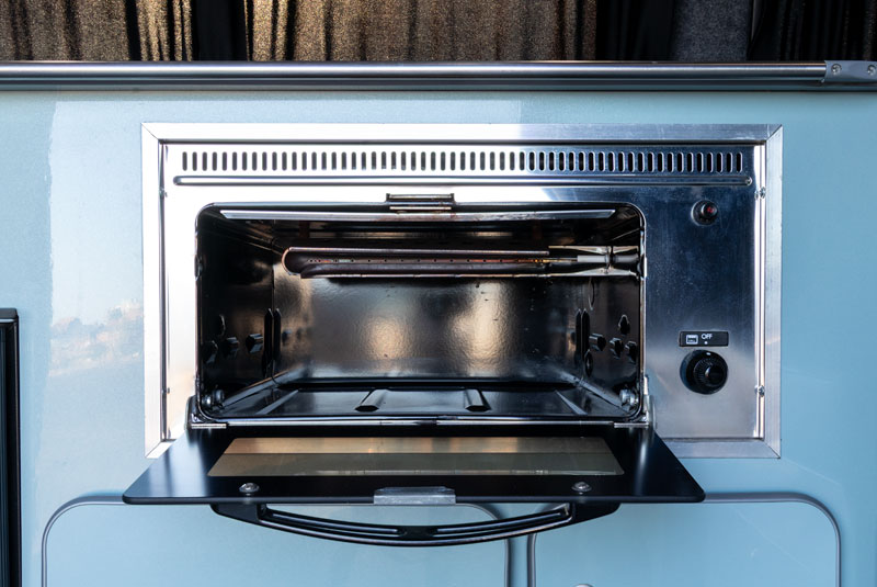 VW Transporter T6 140bhp Sportline Camper - Oven