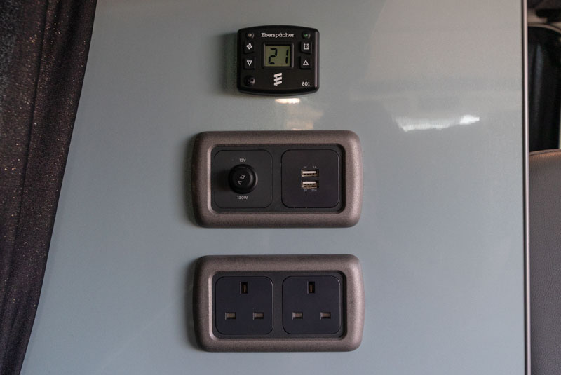 VW Transporter T6 140bhp Sportline Camper - Sockets