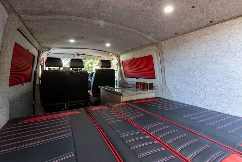 VW Transporter T5 130bhp Day Van SWB Sportline - Rear Looking Through Left Bed